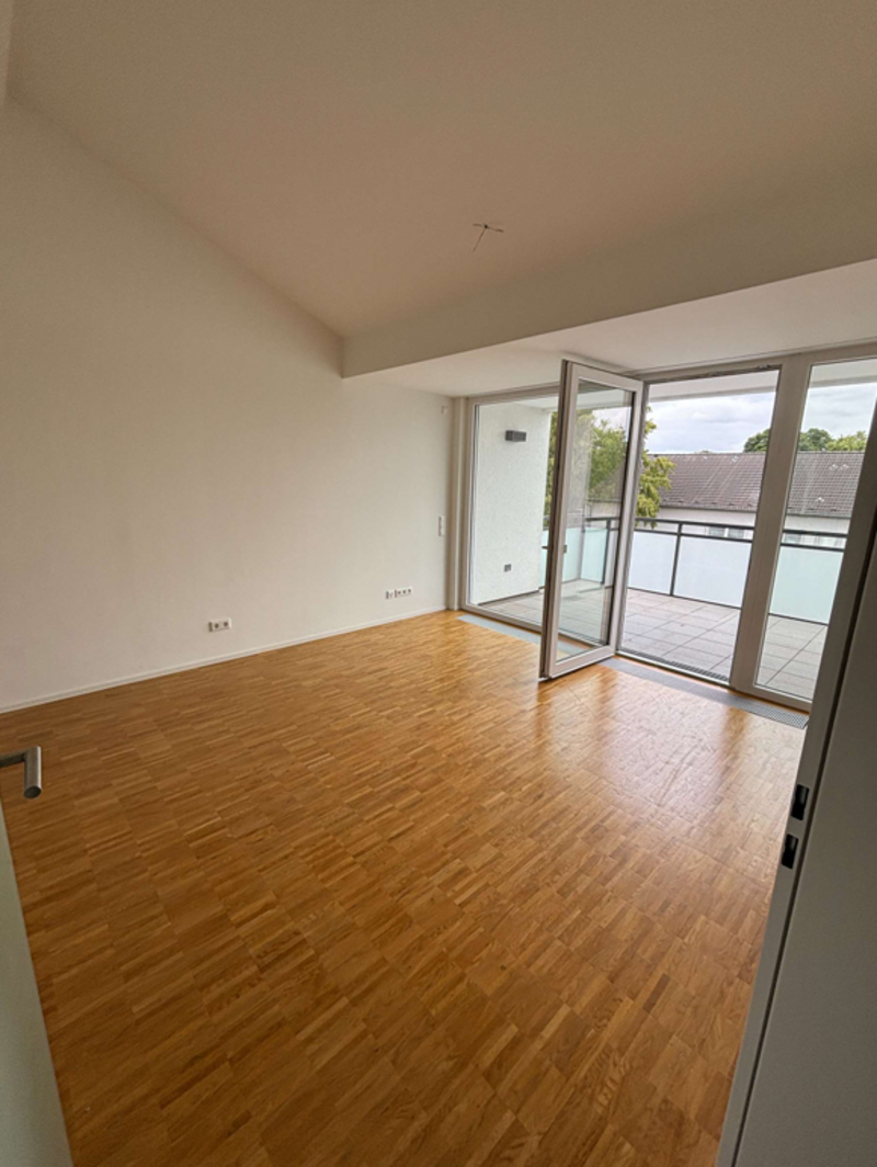 Luftig Wohnen im Neubau: Düsseldorf Rath / Interessentin hat mit Gürsel am 14.08 besichtigt